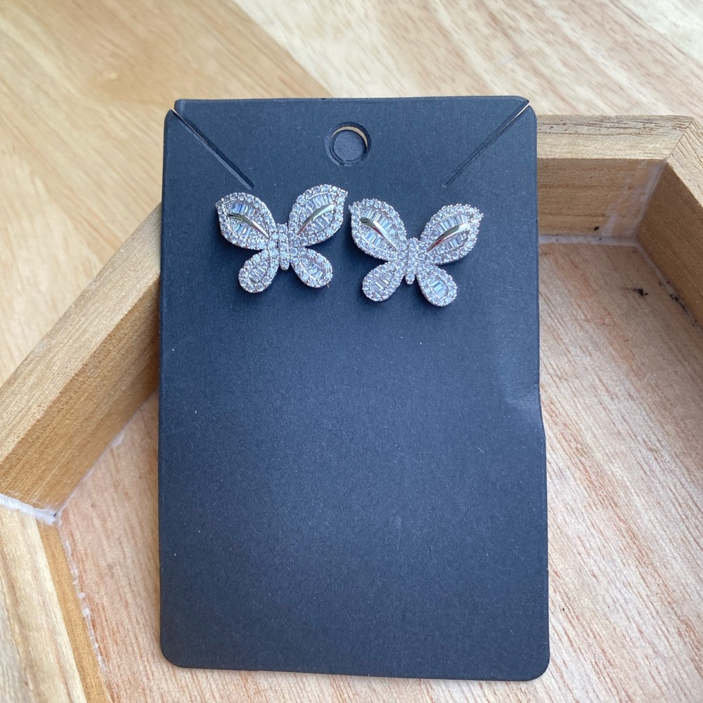 ESSENTIALS EARRINGS